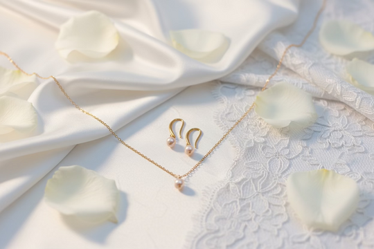 Peach Pearl Bridesmaid Necklace Gift Set, Perfect for bridesmaids and wedding celebrations, this elegant soft peach pearl necklace and earring set c