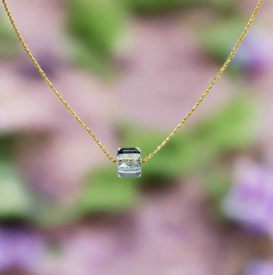 Crystal Cube Necklace Charm Jewelry Minimalist Style, is an effortlessly gorgeous and minimalist necklace that will become a daily staple. 