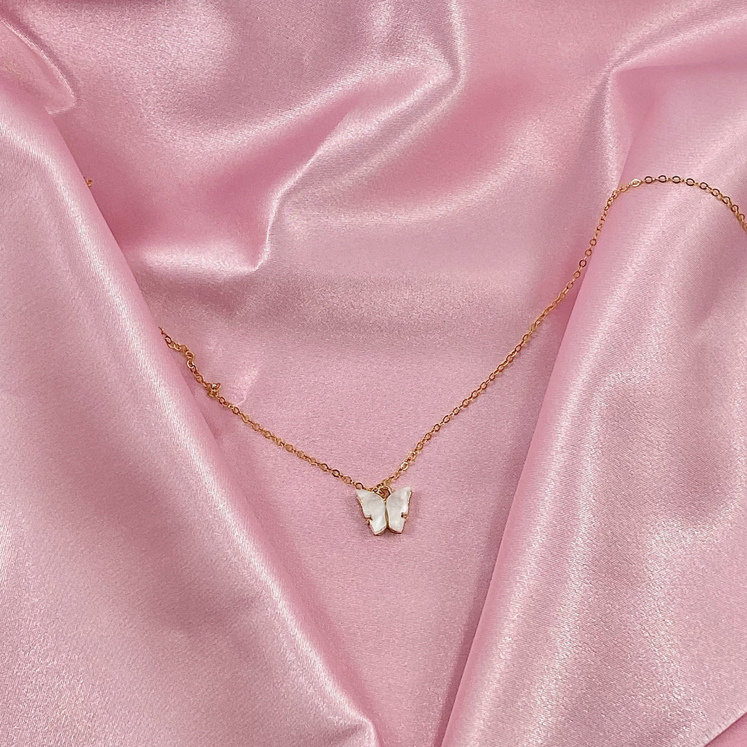 White Pearl Butterfly Necklace is perfect for adding a petite, minimalist charm to any look. Lightweight and eye-catching, the 14K gold chain 
